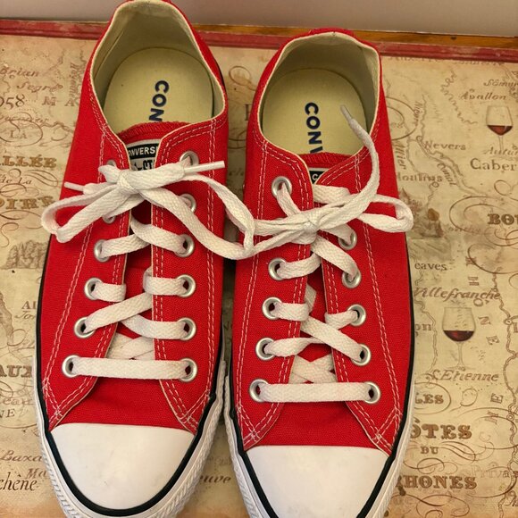 Red Converse Chuck Taylor All Star Low Top Sneakers - Size 6 - Picture 1 of 4